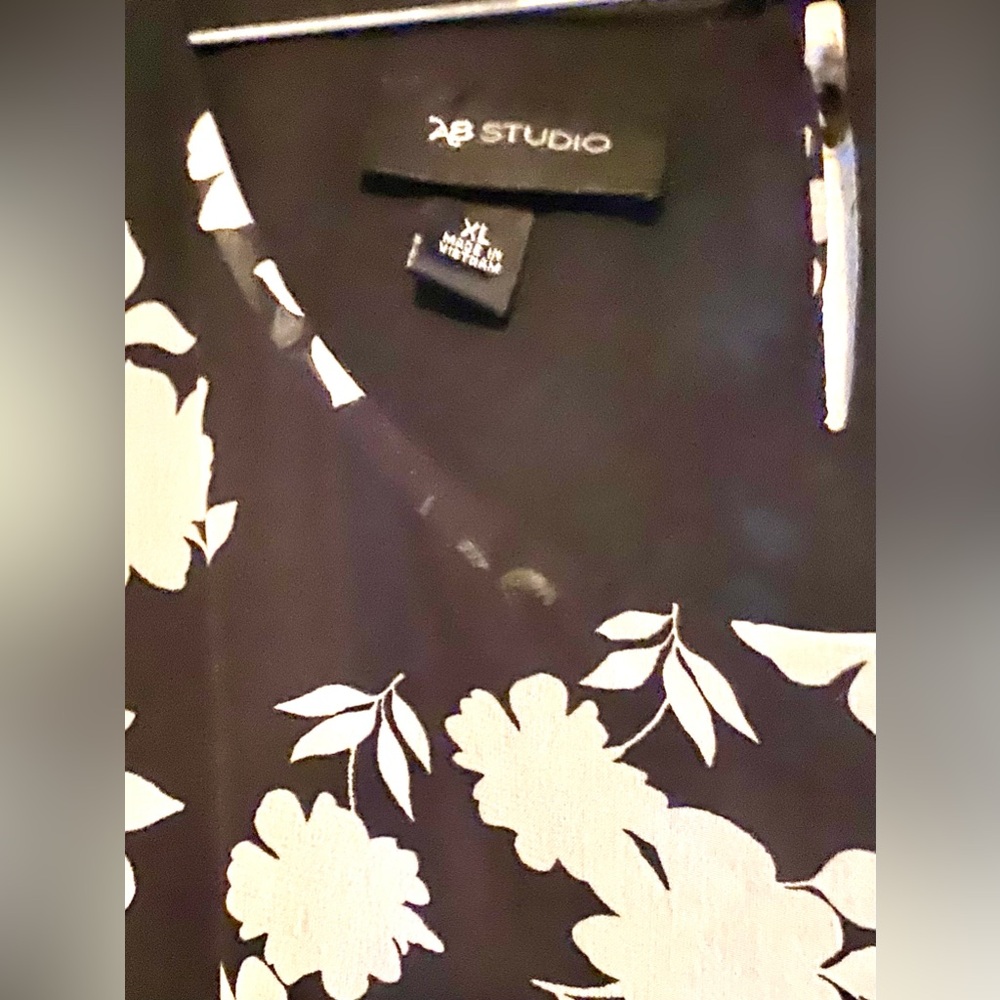 AB Studio Black & White Floral Top, Size XL